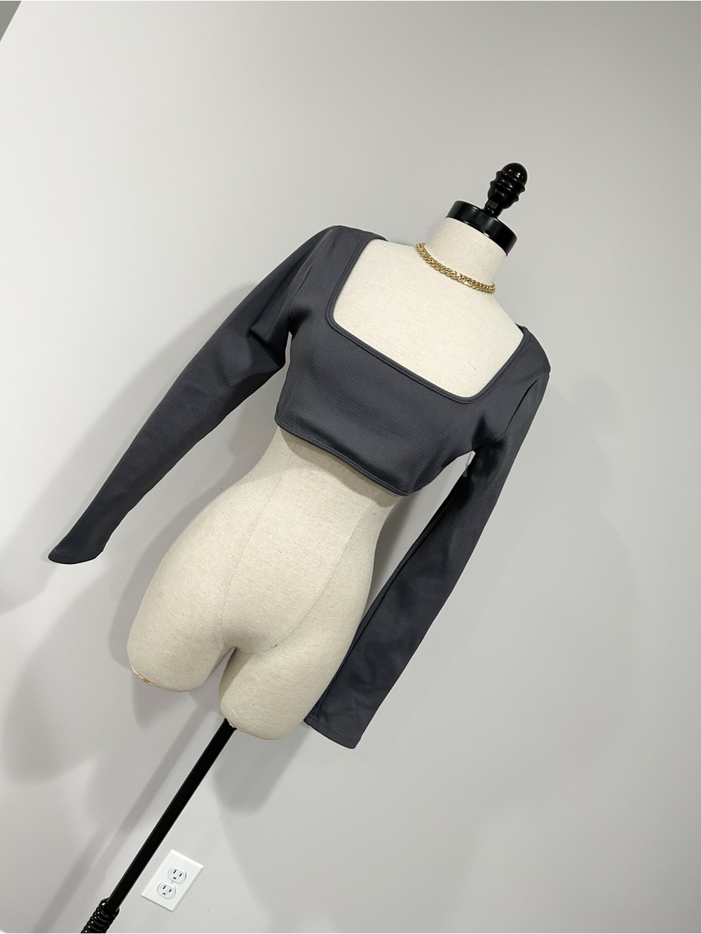 PrettyLittleThing Charcoal Square Neck Long Sleeve Crop Top - Dark Gray